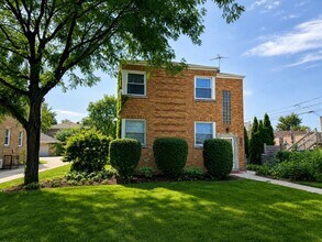 Building Photo - 1534 Clinton Pl
