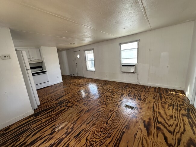 Building Photo - 7150 Seward Cir