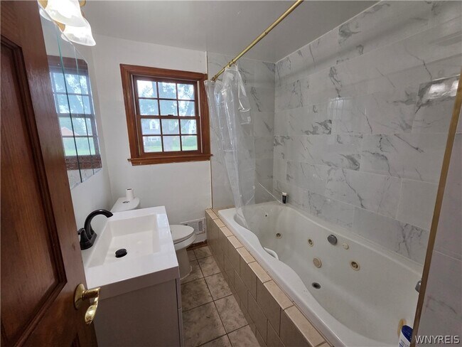 Building Photo - 94 Arlington Pl
