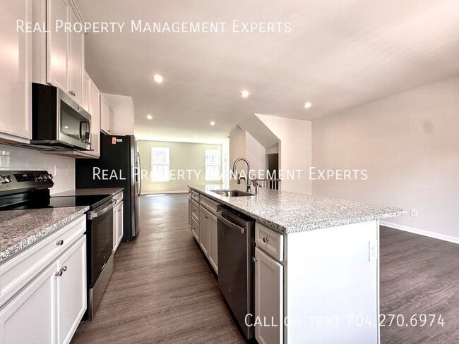 Building Photo - 1305 May Apple Dr