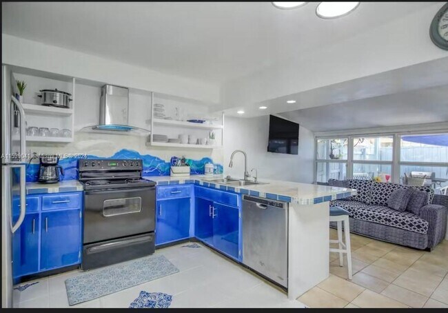 Foto del edificio - 1682 NE 56th Ct