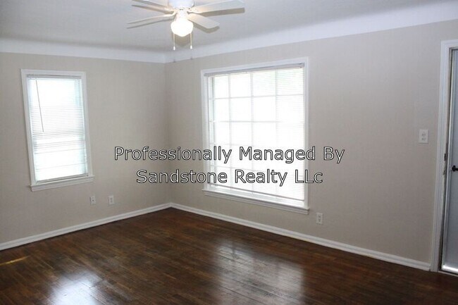 Building Photo - Three Bedroom Single in Euclid
