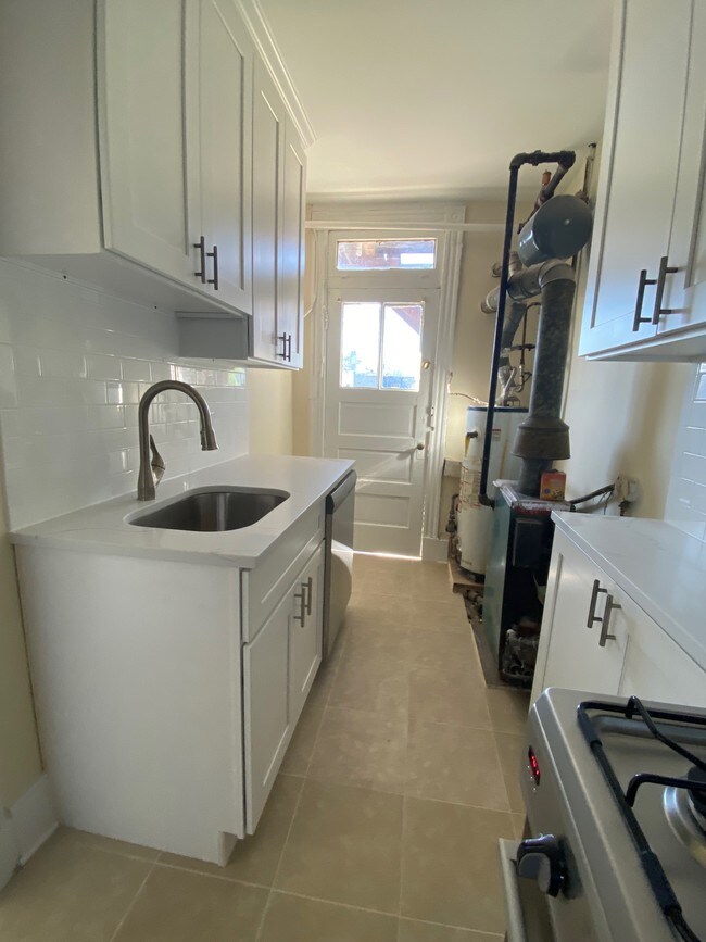Foto del edificio - 3029 Ellwood Ave