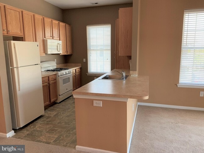 Building Photo - 537 Highland Ests