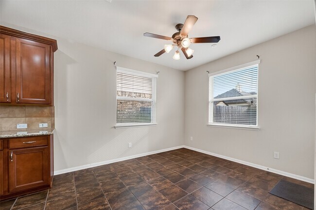 Foto del edificio - 4205 Graceland Dr