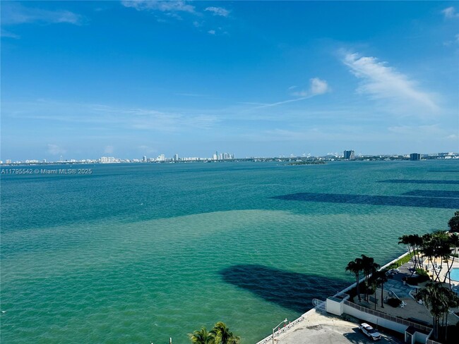 Foto del edificio - 600 NE 36th St