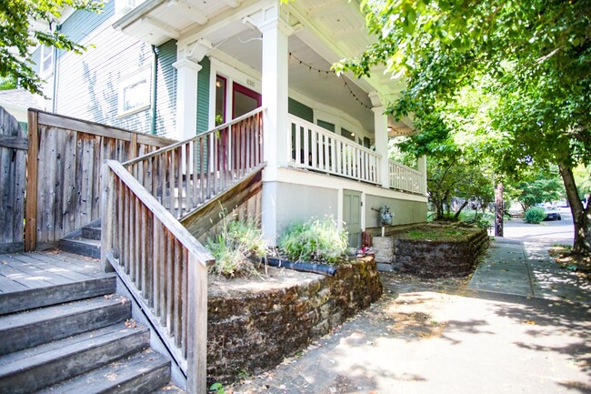 Delightful Rare Gem in SE Portland with Modern Amenities! - Delightful Rare Gem in SE Portland with Modern Amenities! Apartment
