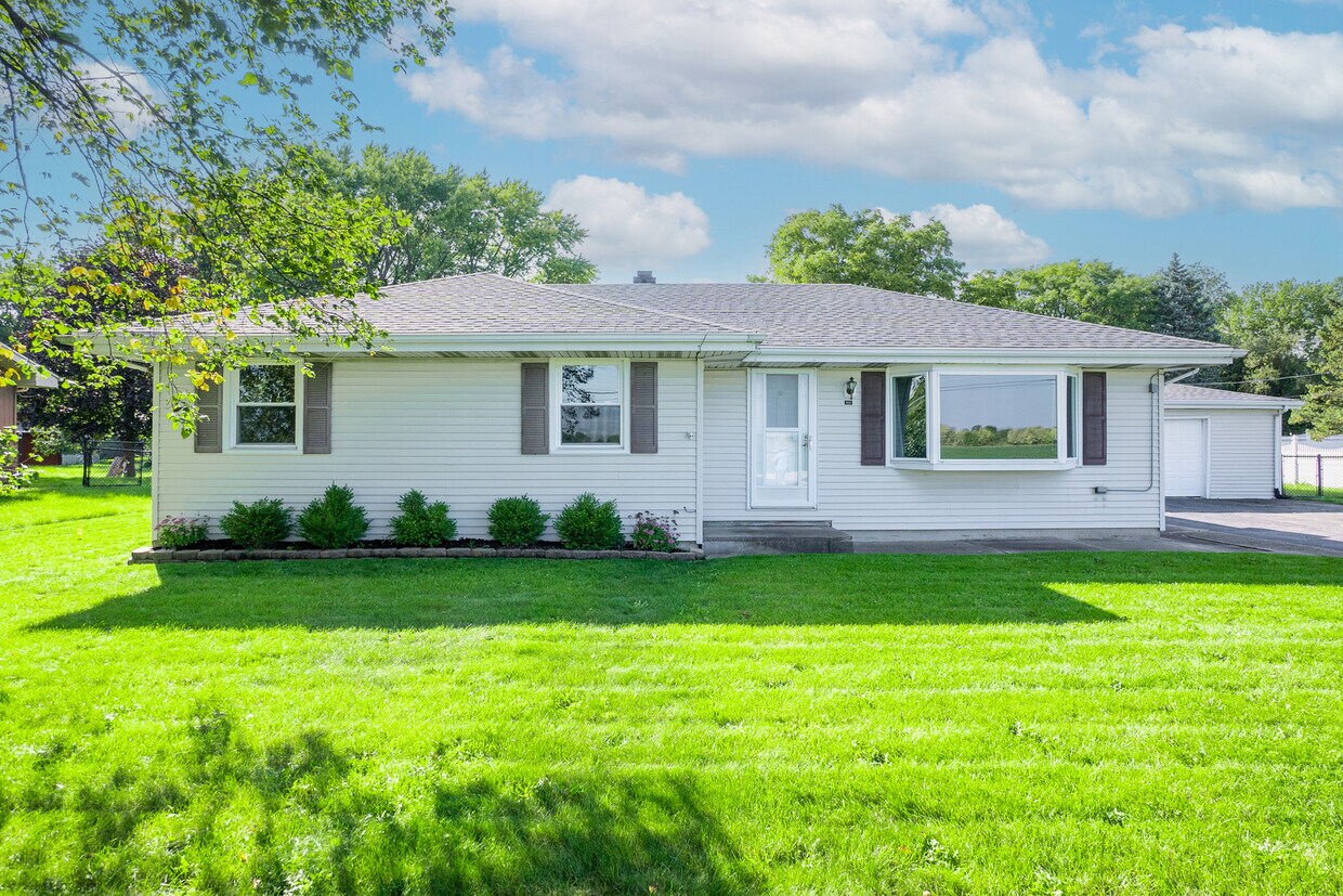 Primary Photo - 815 Bronk Rd