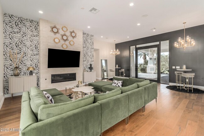 Foto del edificio - 4601 N Royal View Dr