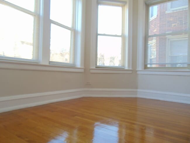 Building Photo - 2209 E 70th St