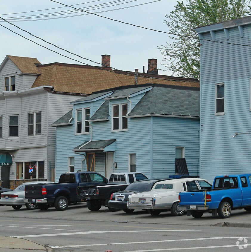 Building Photo - 1325-1327 E 40th St