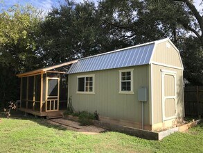 Building Photo - 740 Trinity St