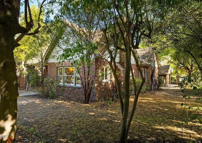 Foto del edificio - 1694 Oakwood St