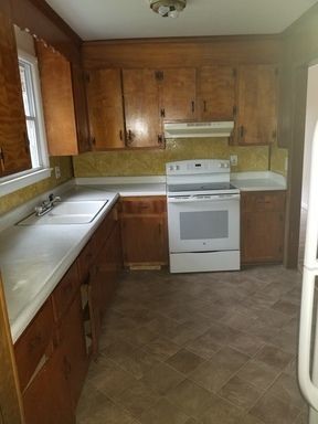 Building Photo - Petersburg 3 Bedroom 1 1/2 bath Rancher.