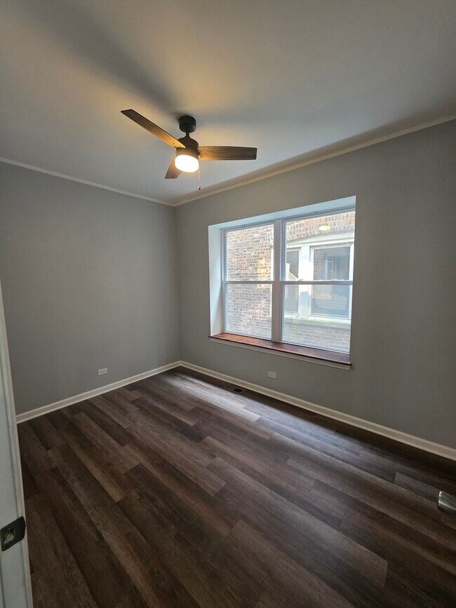 Foto del edificio - 1503 E 74th Pl