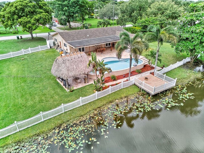 Foto del edificio - 10751 SW 26th Ct