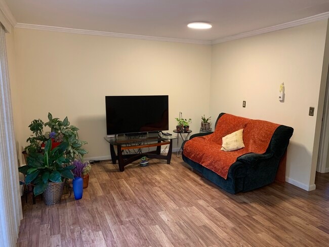 Building Photo - 170 E Hadley Rd