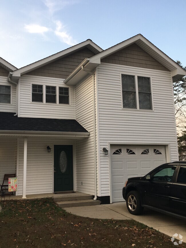 Building Photo - 2 Rujon Drive