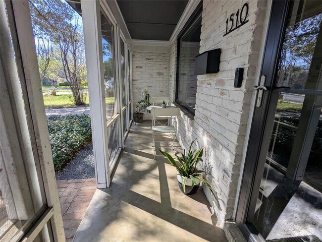Building Photo - 1510 Glencrest Dr