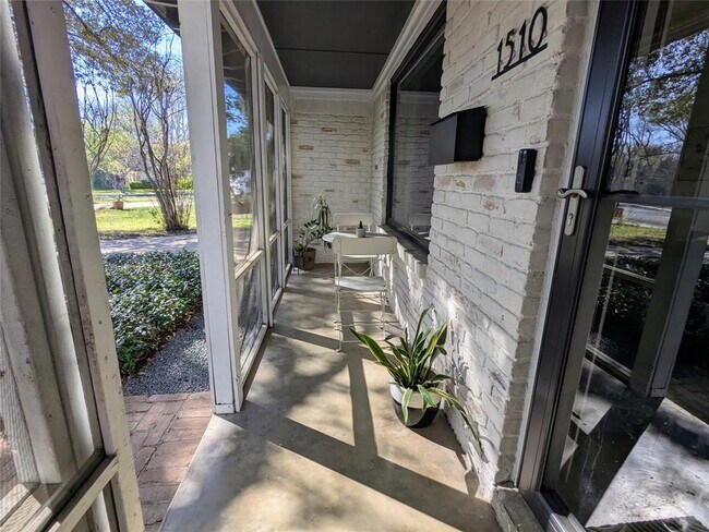 Foto del edificio - 1510 Glencrest Dr