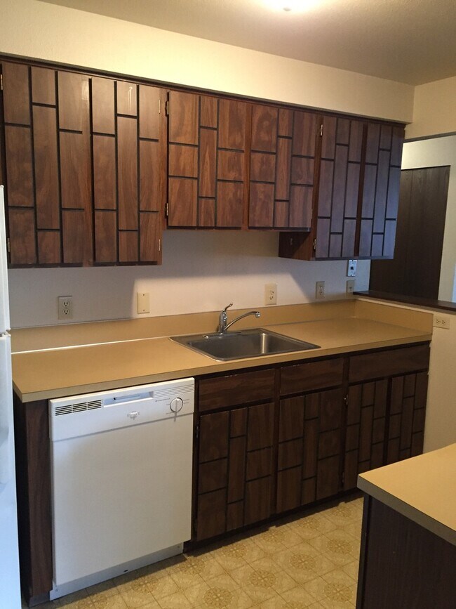 Building Photo - 1205 W Ivy Ave