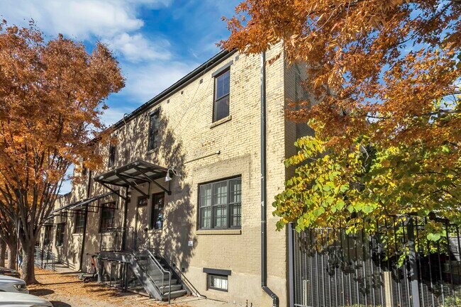 Building Photo - 350 W Pierpont Ave