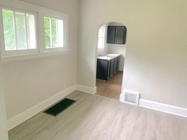 Foto del edificio - Charming 2-Bedroom Home Available