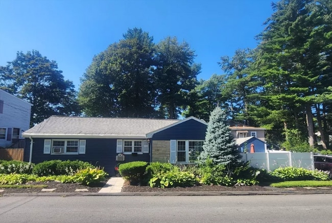 Building Photo - 130 Range Ave