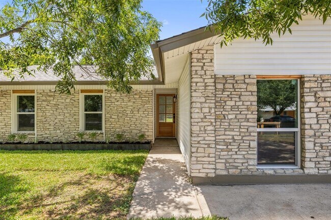 Building Photo - 1111 Spearson Ln
