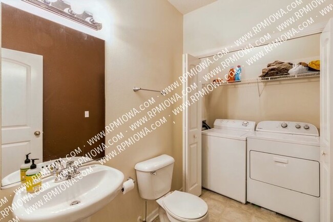 Foto del edificio - CORNER UNIT!! 3 Bedroom, 2.5 Bathroom Town...