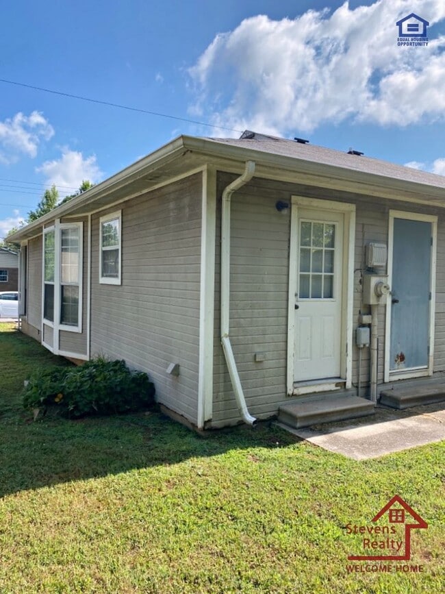 Building Photo - 445 Oriole Dr