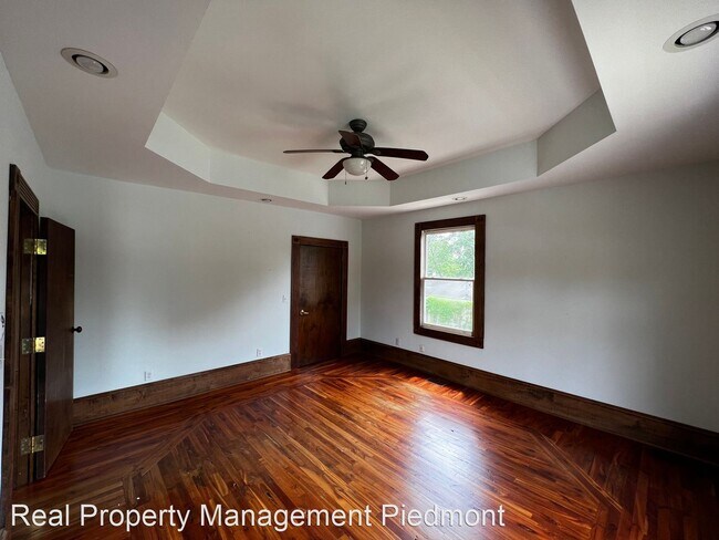Building Photo - 6 br, 3 bath House - 930 Park Avenue