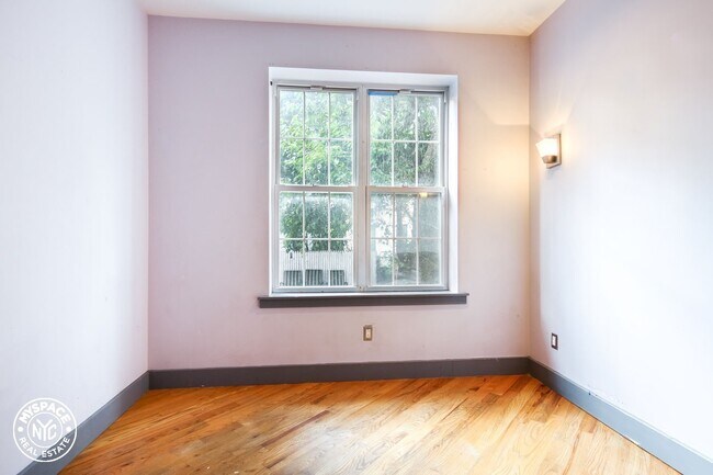 Building Photo - 85 Cornelia St