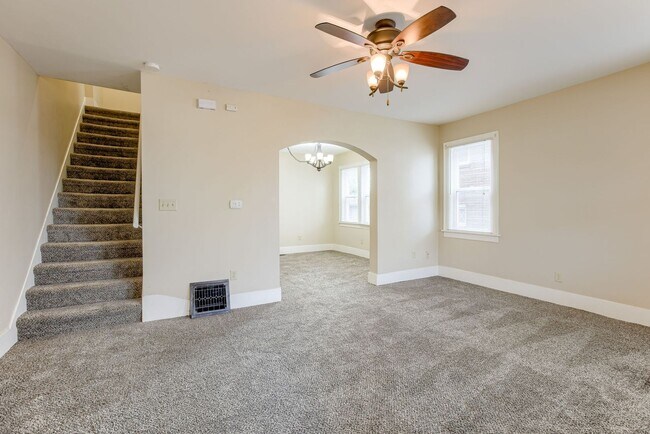Foto del edificio - Spacious 3 Bedroom Duplex in the Heart of ...