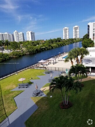 Building Photo - 3401 N Country Club Dr