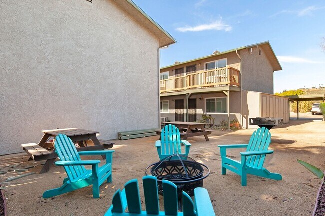 Building Photo - Studio in Golden Avenue community - comes with AC, parking, laundry onsite!