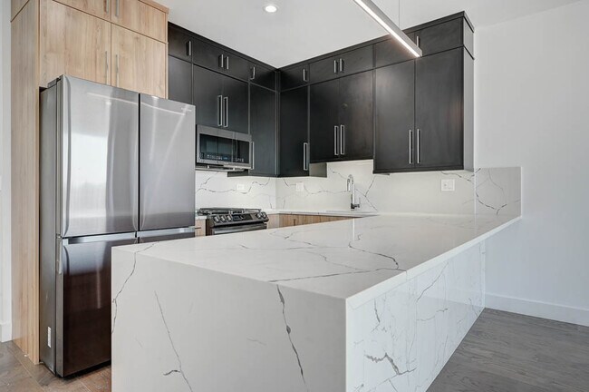 Building Photo - 3008 W Belmont Ave