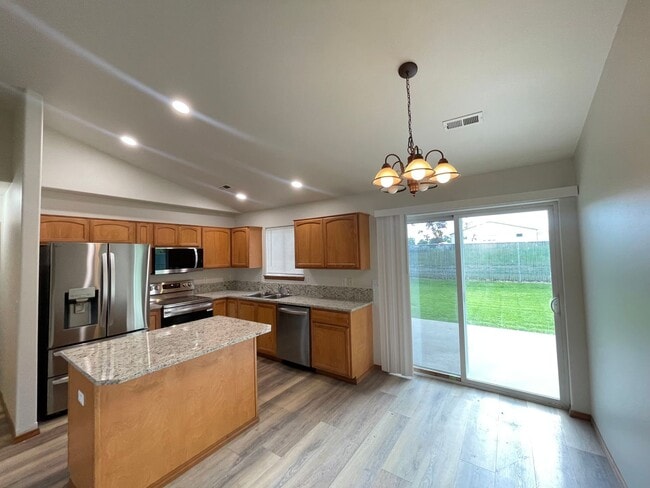 Building Photo - Hayden 3/2 Rancher