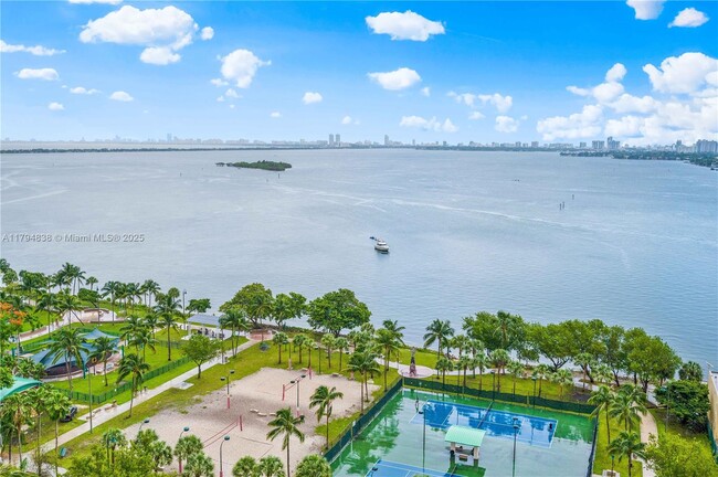 Foto del edificio - 1750 N Bayshore Dr