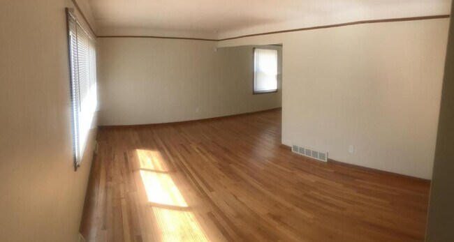 Foto del edificio - 4148 E. 187th Street