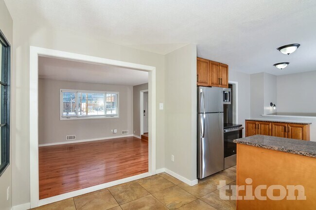 Foto del edificio - 1420 Boone Ave N