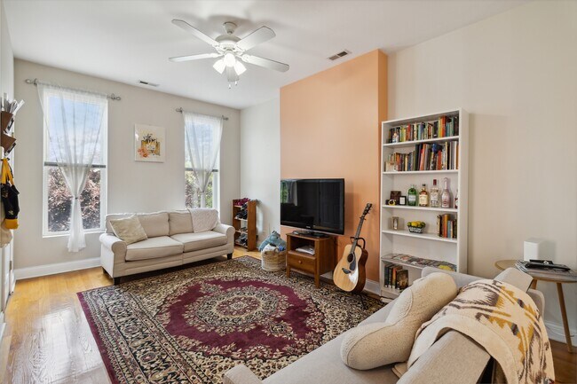 Foto del edificio - 616 S Oakley Blvd