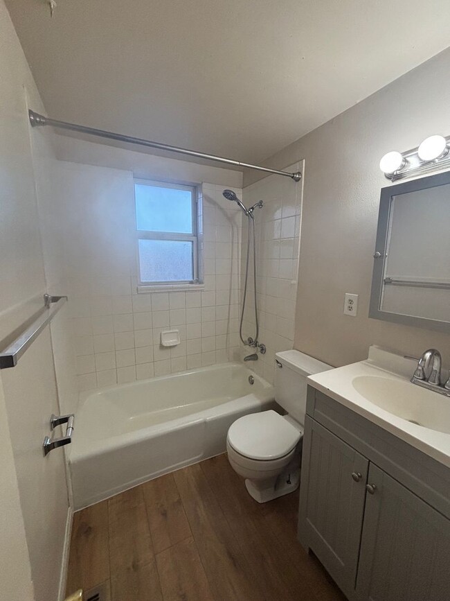 Foto del edificio - 3 Bed / 1 Bath Near I-25 and S. Academy - ...