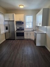 Building Photo - 70 Charles St