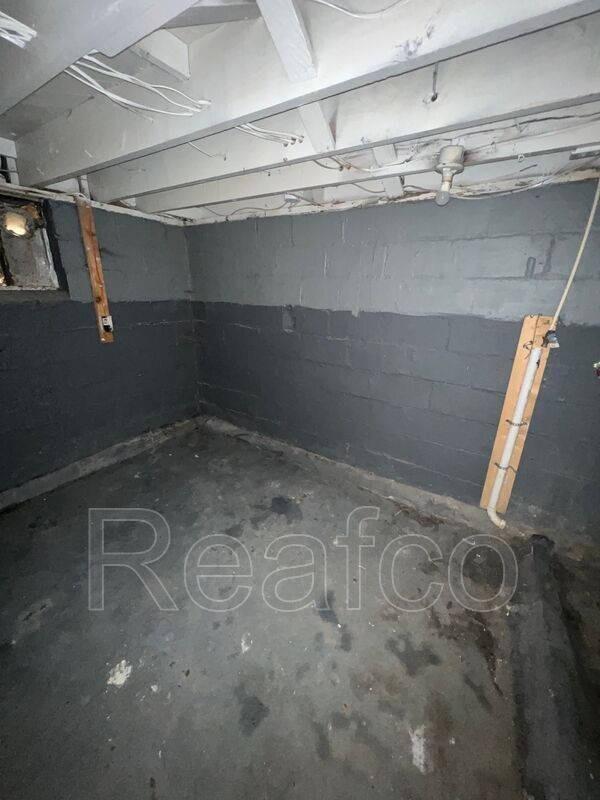 Building Photo - 2374 Linden Ave