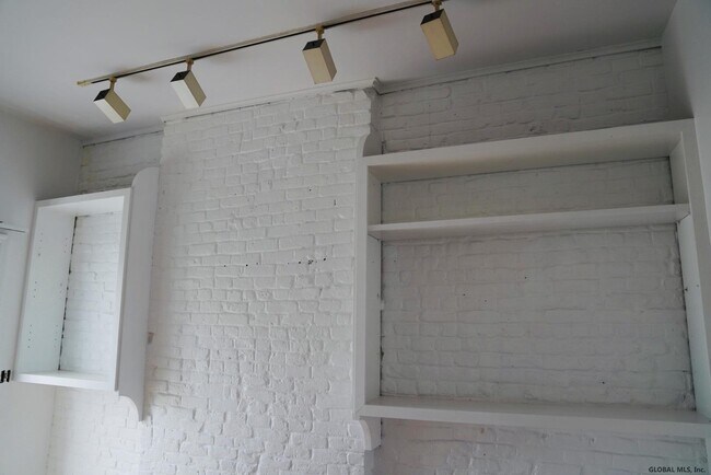 Foto del edificio - 301 Hudson Ave