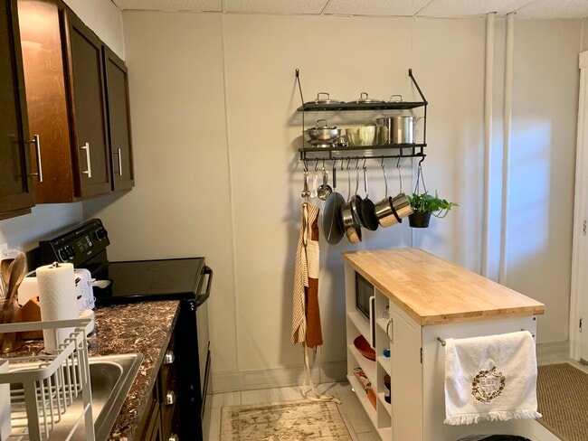 Building Photo - 228 S Madison St