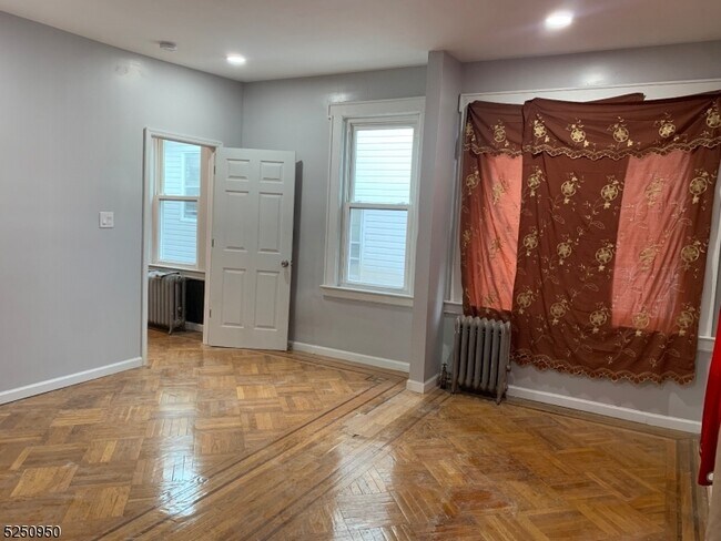 Building Photo - 51 Chelsea Ave