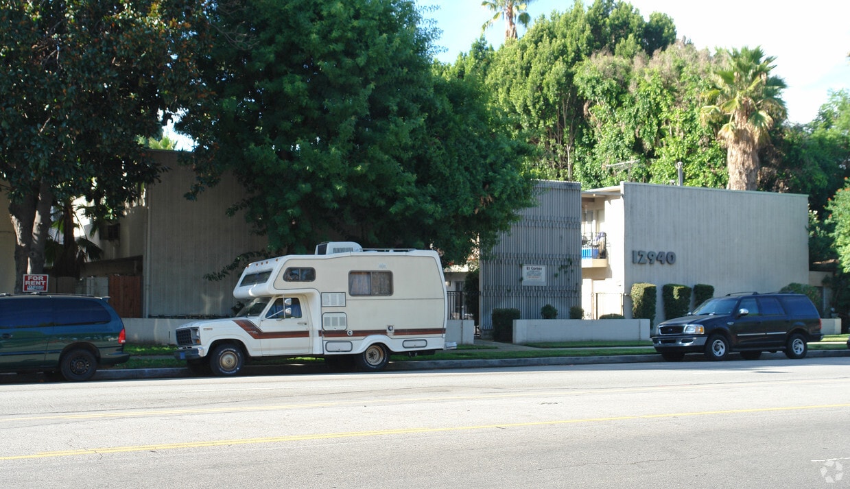 Building Photo - 12940 Burbank Blvd