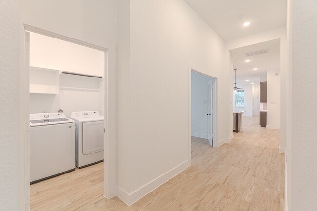 Building Photo - 719 Campbell Xing Ct